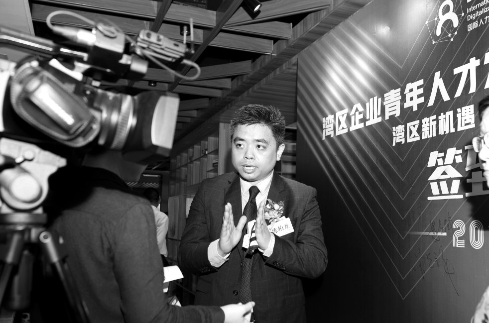 Danny Chan interviewed by Ifeng News